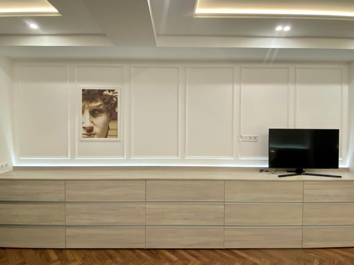 Modern Classic 2 Bedroom Apartment Near Most City Ντνιπροπετρόφσκ Εξωτερικό φωτογραφία